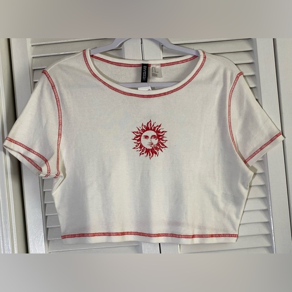 H&M Divided White Crop Top w/Red Sunshine & Stitching , Size XL - Picture 1 of 6